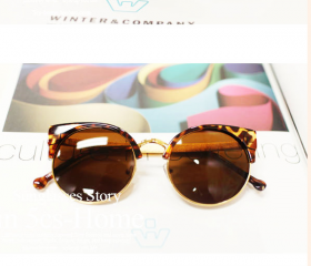 Cat Eye Sunglasses With Cut Away Detail M73
